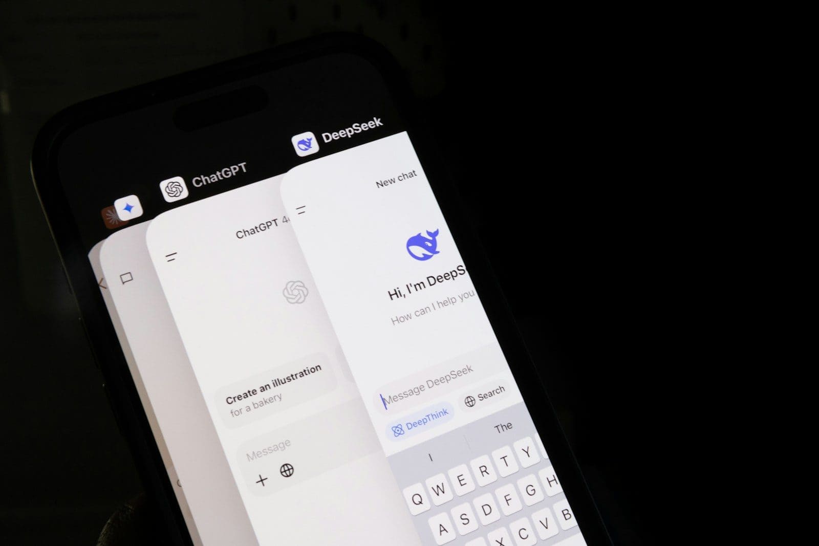 O avanço da inteligência artificial também aumenta a preocupação com a procedência dos textos. (Créditos: Unsplash / Solen Feyissa)