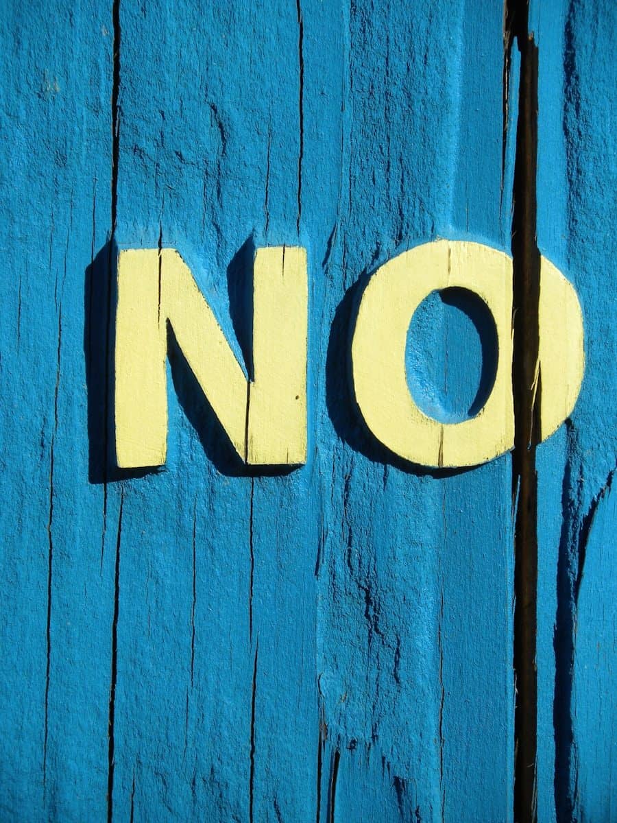 A culpa ao dizer “não” pode estar relacionada a padrões aprendidos ao longo da vida. (Créditos: Unsplash / Debby Urken)