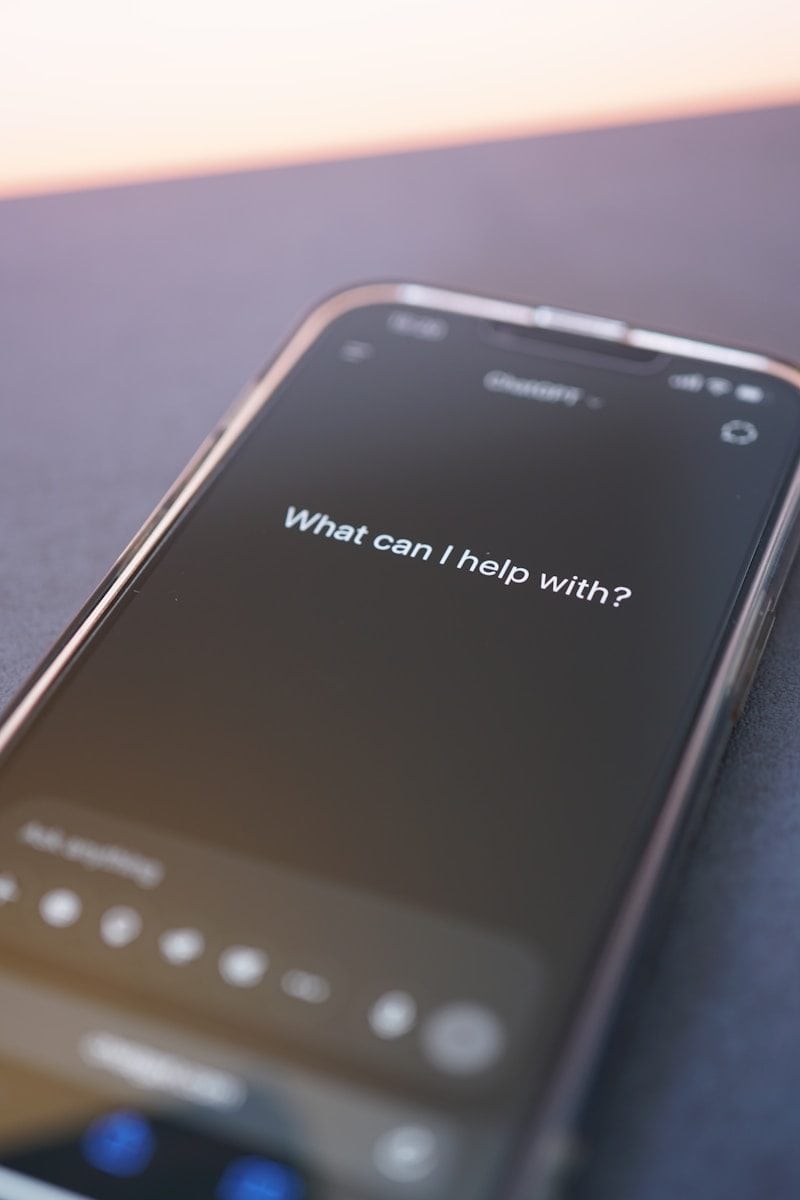 Cuidados com informações pessoais ao utilizar inteligência artificial. (Créditos: Unsplash/ Tim Witzdam)