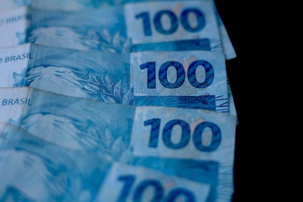 Brasileiros podem ter dinheiro esquecido no banco sem saber; valor já passa de R$ 5 bilhões