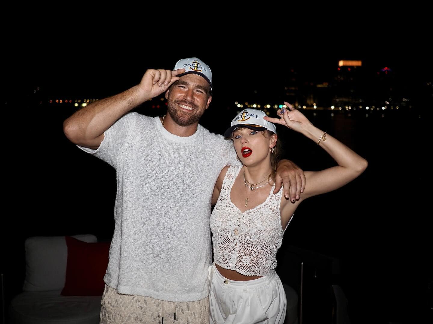 O marido de Taylor Swift ainda falou sobre a cerimônia que aconteceu há quase dois meses, mas poucos detalhes da festa foram revelados pelo casal. Jason brincou que os convidados acabaram sendo expulsos do local. "Bem, assim que as bebidas pararam de ser servidas, todo mundo meio que começou a ir embora", disse. (Foto: Instagram)