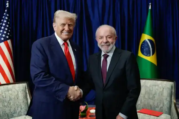 Lula acende alerta sobre interferência nas eleições e pede distância de Trump