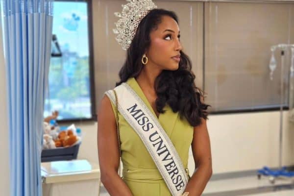 Ex-Miss Jamaica fala pela 1ª vez sobre dolorosa recuperação após queda chocante no Miss Universo