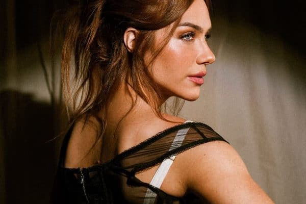 Giovanna Ewbank completa 40 anos, faz topless e revela sua “grande virada”