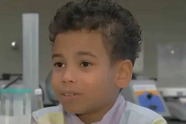 Menino de 9 anos começa a estudar neurociência em faculdade