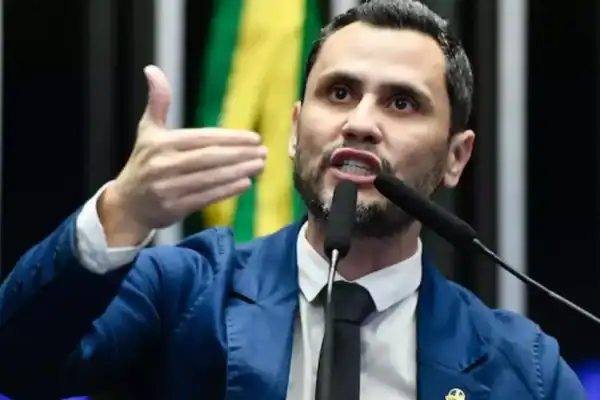 Propaganda de Cleitinho em MG é suspensa por descumprir normas de acessibilidade