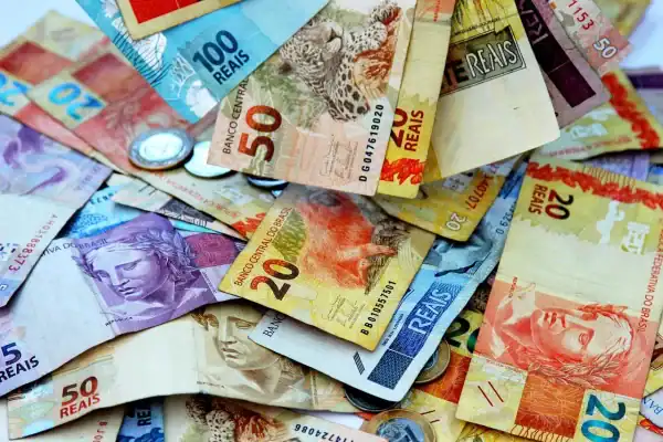 Juros fecham último pregão de agosto estáveis, mas curva ganha inclinação no mês