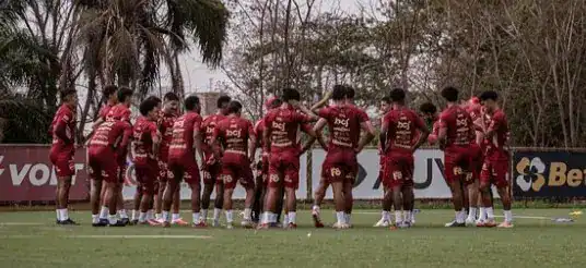 Criciúma e Vila Nova miram liderança da Série B em rodada decisiva