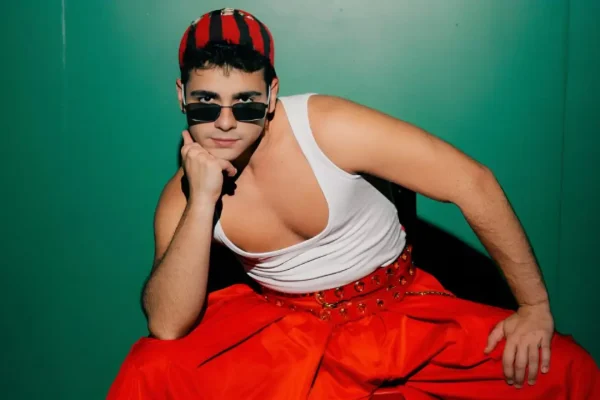 Ator de ‘Quem Ama Cuida’ se emociona após ser hostilizado por streamers na saída do Rock in Rio