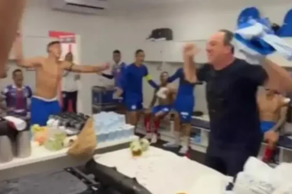 Jogadores do Bahia comemoram virada e solicitam folga extra a Rogério Ceni