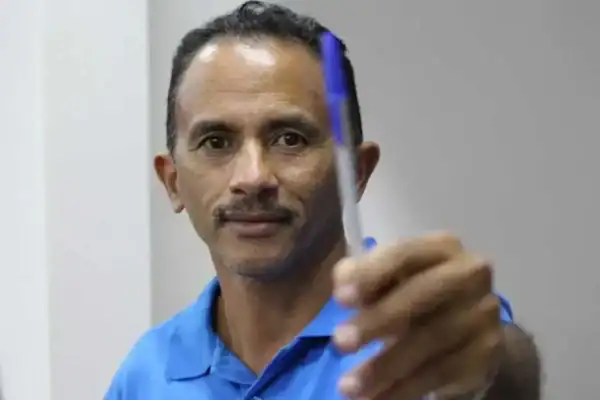 Manoel Gomes apresenta projeto “Bolsa Caneta Azul” em campanha a deputado federal por SP