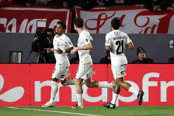 Corinthians mantém resistência na Libertadores e empata com Estudiantes na Argentina