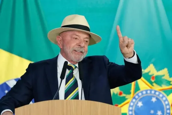 Lula faz visita às obras de modernização do VLT em Teresina, no Piauí