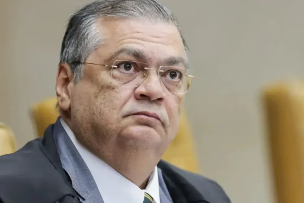 Principais pontos da decisão de Dino para reintegrar Andrei à direção da PF