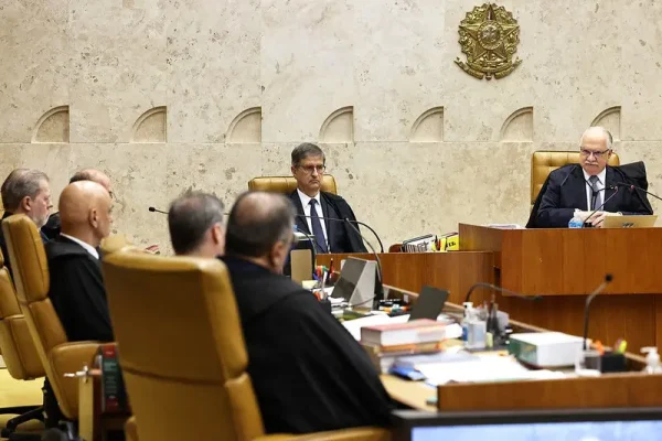 STF é responsável por decidir prosseguimento de investigações, afirma Fachin