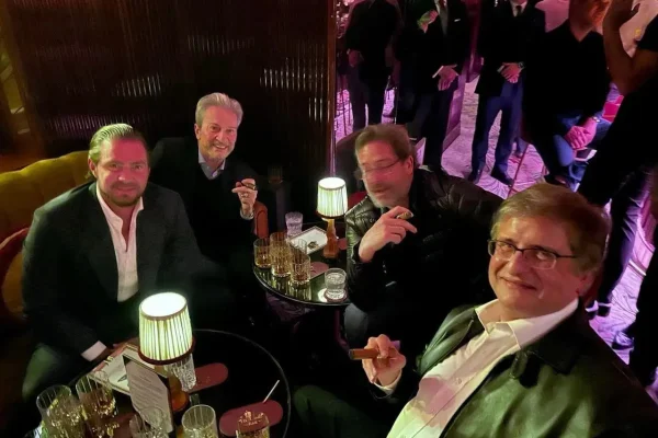 Advogado do Master envia foto de Gonet fumando charuto em Londres a Vorcaro