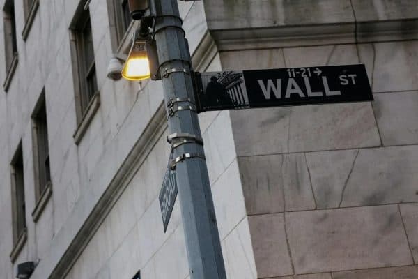 Mercados asiáticos fecham em alta com petróleo em baixa e encontro Trump-Xi em foco