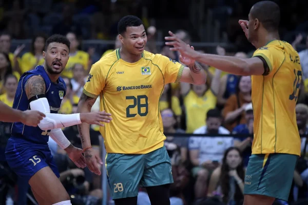 Brasil bate Argentina e assegura vaga olímpica no vôlei masculino