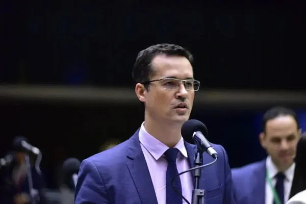 TSE consolida maioria e mantém suspensão da campanha de Deltan Dallagnol ao Senado