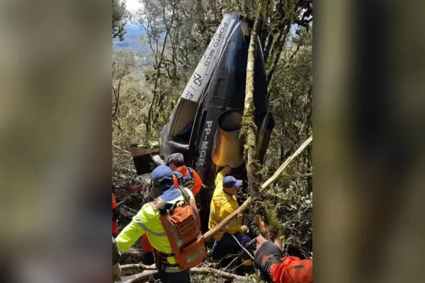 Veja como ficaram os destroços do helicóptero que vitimou o cantor Rick