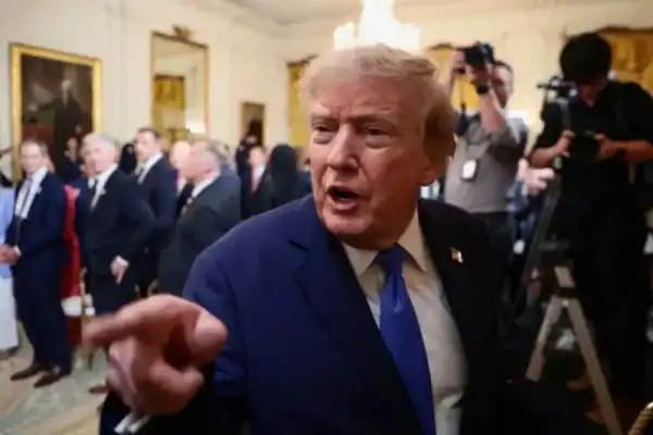 Trump nega ter oferecido alívio de sanções e liberação de fundos congelados ao Irã