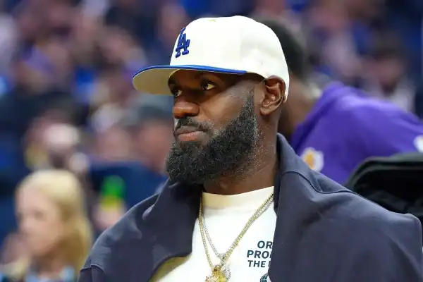 LeBron James se apresenta no Philadelphia 76ers e reforça: ‘O trabalho precisa ser feito’