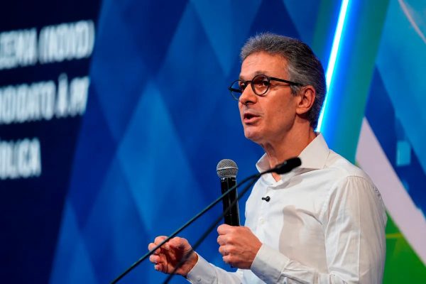 Zema vincula retirada de candidatura ao Planalto a desistências coletivas
