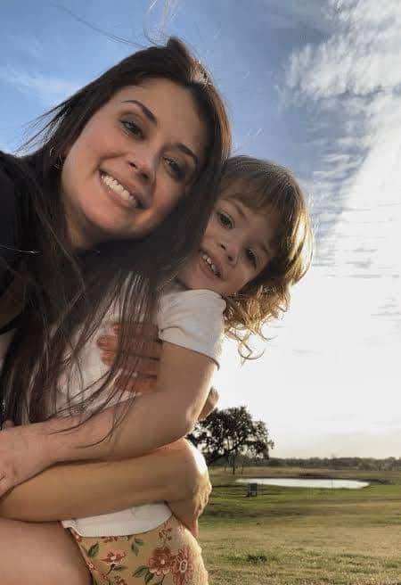 Brasileira mata filha de 4 anos e morre após perder disputa pela guarda nos EUA (Foto: Facebook)