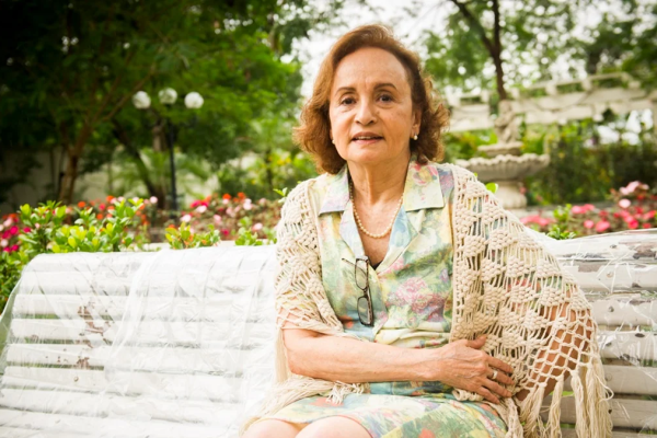 Longe da TV, Joana Fomm, de 87 anos, surpreende ao aparecer nas redes sociais