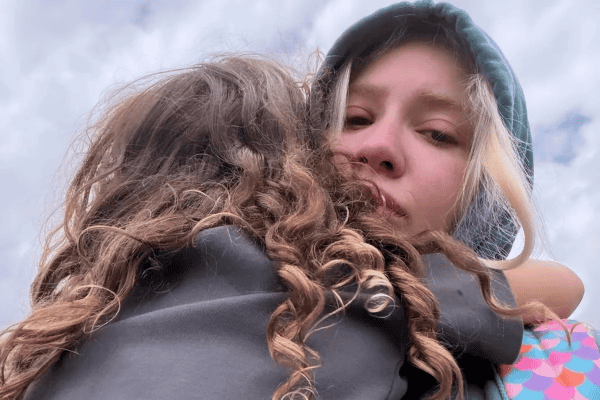 Karoline Lima chora ao perder apresentação da filha, Cecília, na escola. Vídeo