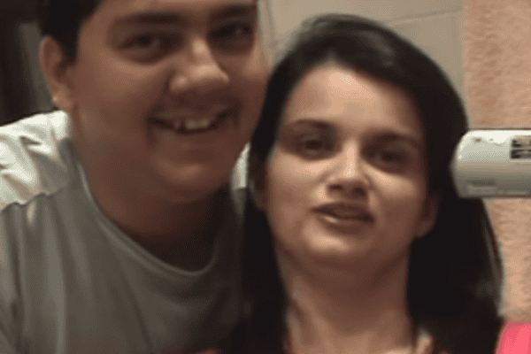 Em 2007, esses pais compraram uma câmera digital para registrar cada fase do filho