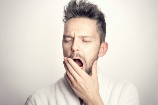 Por que você boceja quando vê outra pessoa bocejando? Ciência aponta duas explicações surpreendentes