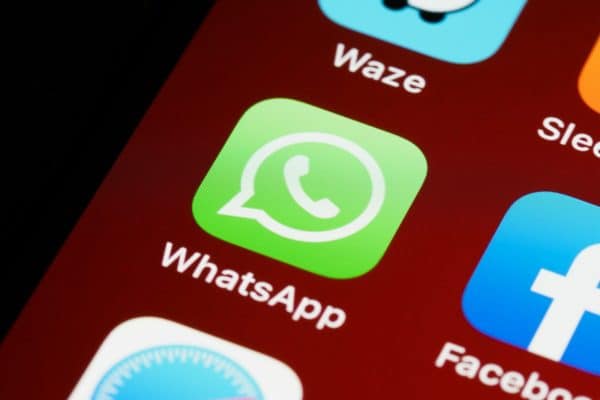 WhatsApp começa a cobrar empresas por respostas a clientes; veja quanto pode custar