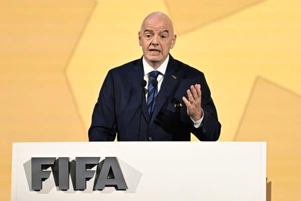 Infantino perde apoio da Suíça, mas conquista dissidentes da Uefa, AFC e Concacaf