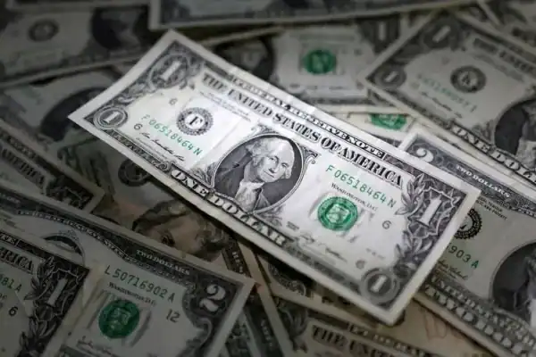 Dólar recua 0,81% em dia com eleições no radar e fecha setembro em baixa de 0,10%