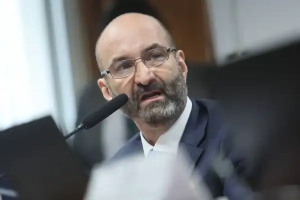 Polícia Federal indiciou fundador da Reag e outros 12 por fraude financeira e lavagem no setor de combustíveis