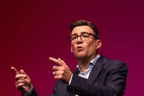 Reino Unido aponta fortes indícios de participação do Irã em incidente com cinco prisões