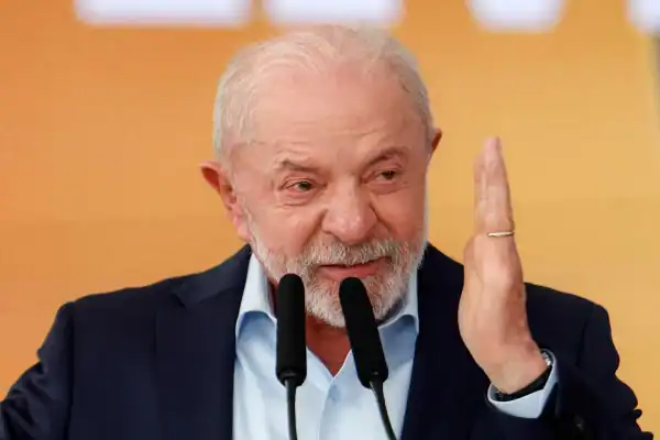 Datafolha: desaprovação ao governo Lula cai para 49% ante 50% e aprovação sobe a 48%