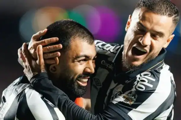 Gabigol vira o jogo para o Santos na estreia de Coutinho e roteiro antigo do São Paulo no Brasileirão