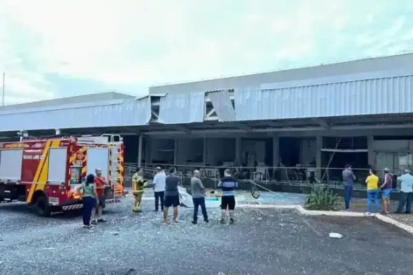 Idoso sofre queimaduras em 63% do corpo após explosão de gás em lanchonete de rodoviária