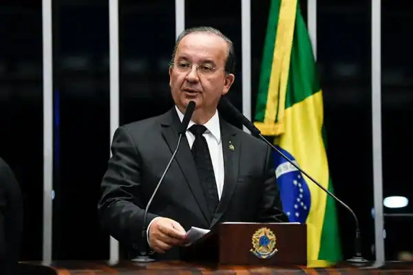 Jorginho Mello confirma reeleição ao governo de Santa Catarina no primeiro turno