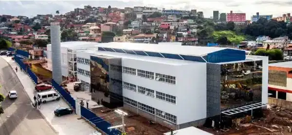 Teto da escola desaba durante votação e assusta eleitores em Itapevi
