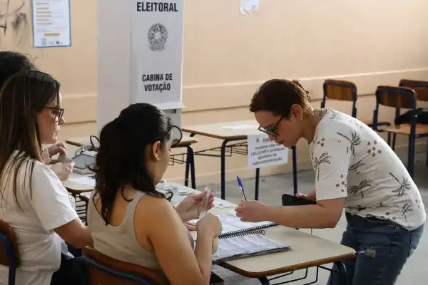 Jaques Wagner afirma que votação da 6×1 dependerá de Davi Alcolumbre