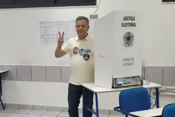 Rogério Marinho, coordenador-geral da campanha de Flávio Bolsonaro, é levado às pressas a hospital