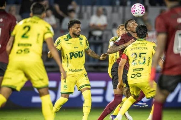 Com um jogador a menos, Mirassol reage e evita derrota para o Red Bull Bragantino em casa