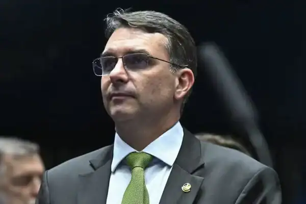 Marcos Pereira afirma que apoio do Republicanos a Flávio Bolsonaro não é cheque em branco