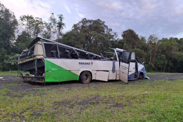 Inquérito aponta uso de celular e excesso de velocidade em acidente com 23 mortes