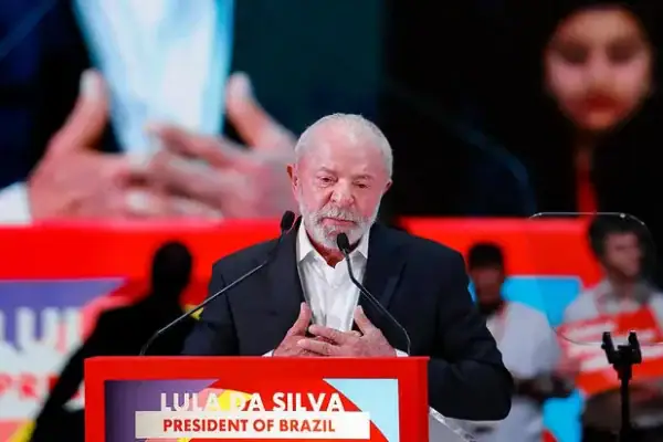 Lula critica ‘tesouraço’ proposto por Flávio e alerta para cortes em programas sociais