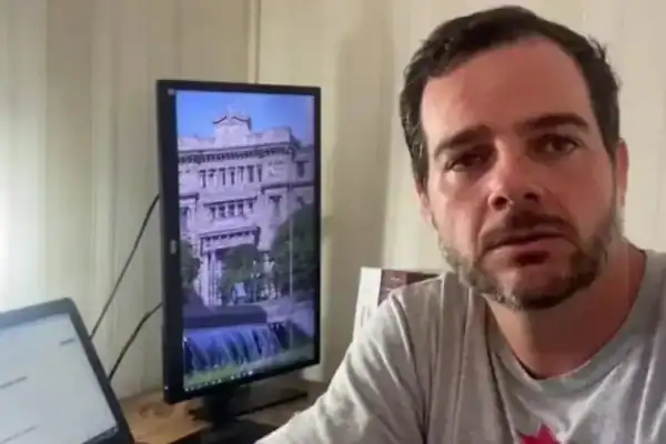 Vídeo mostra juiz em posto de gasolina horas antes de ser encontrado carbonizado