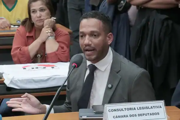 Rick Azevedo, deputado eleito, exige autocrítica pelas falhas no uso das redes na campanha